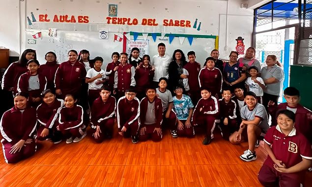 Visita a los estudiantes de la I.E. Nicolás de Piérola